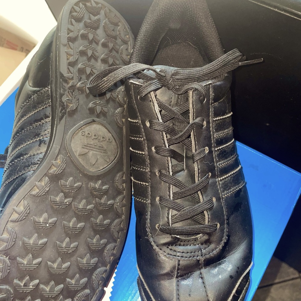 Women’s size 7 ADIDAS sneakers